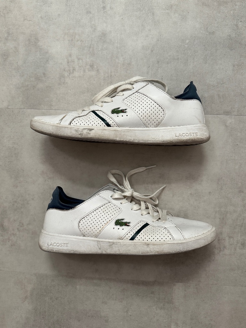 Men's Lacoste Novas Ct 118 tennis shoe White w/ green stripe & tongue SZ US 10